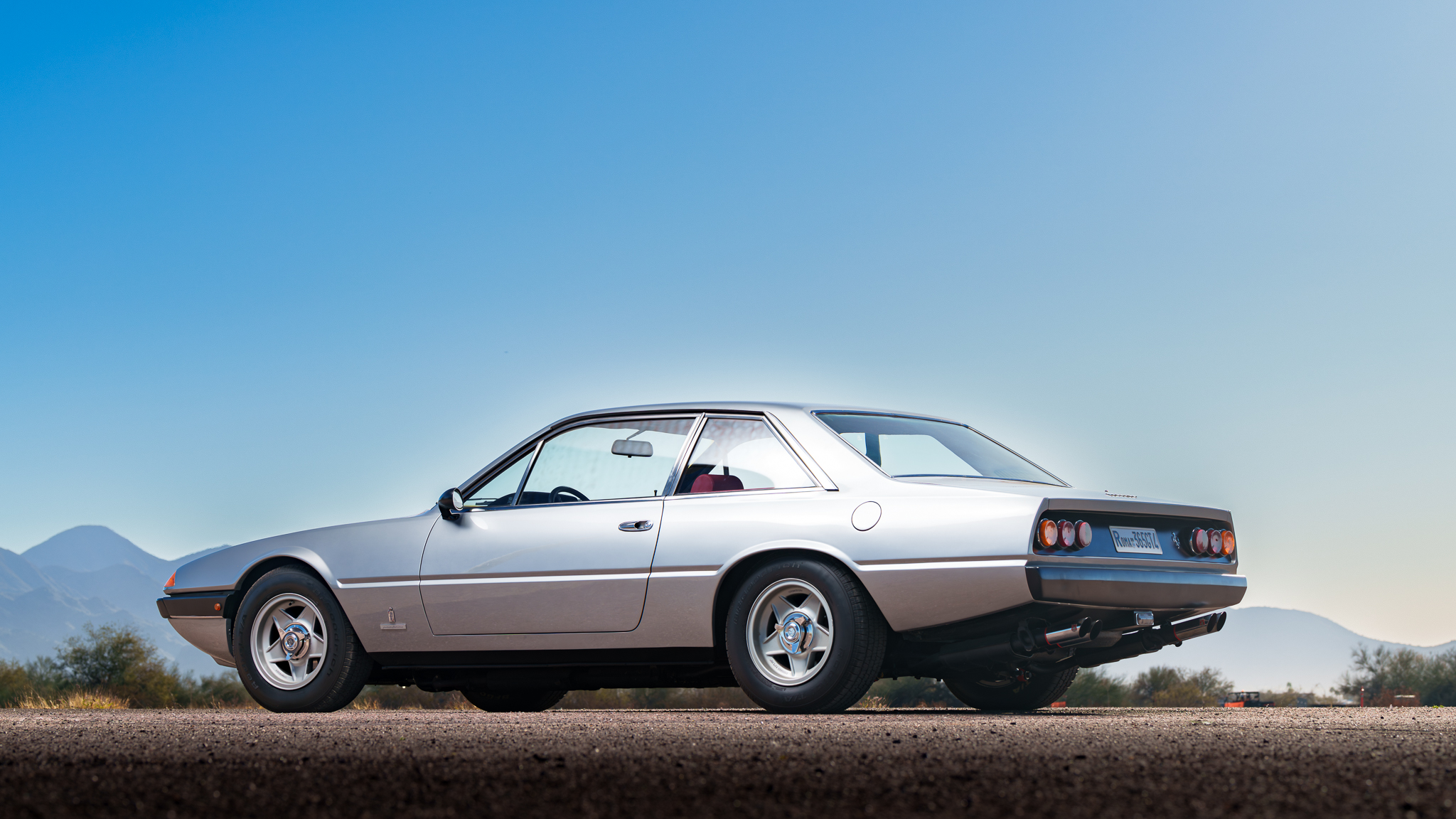 Ferrari 365 GT4 2+2 5-Speed